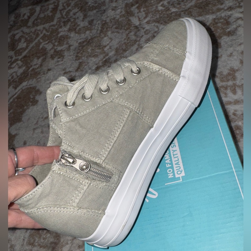 Jenn Ardor Women's Sneakers in Light Olive Green